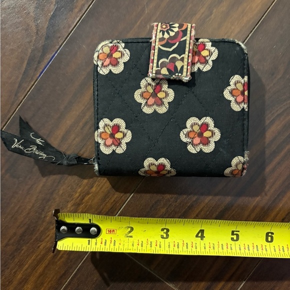 Vera Bradley Black Floral Quilted Wallet Zip Around ID Card Holder Purse - Picture 2 of 8